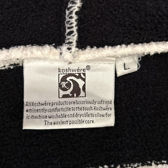 Kashwére Luxury Robe - Picture 7 of 7